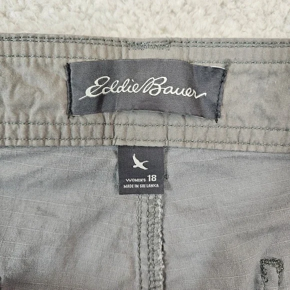 Eddie Bauer Womens 18 Gray Cargo Capri Pants Ripstop Stretch Hiking Crop Pants - Picture 3 of 13